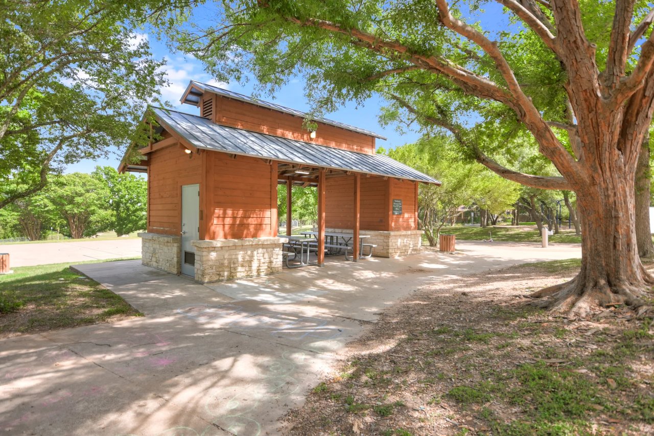 Golf Course Grandeur - 9112 Balcones Club Drive