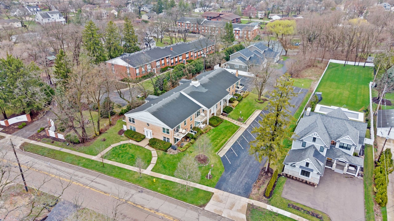 1305 W. Main St. Unit 202 Lake Geneva, WI 53147