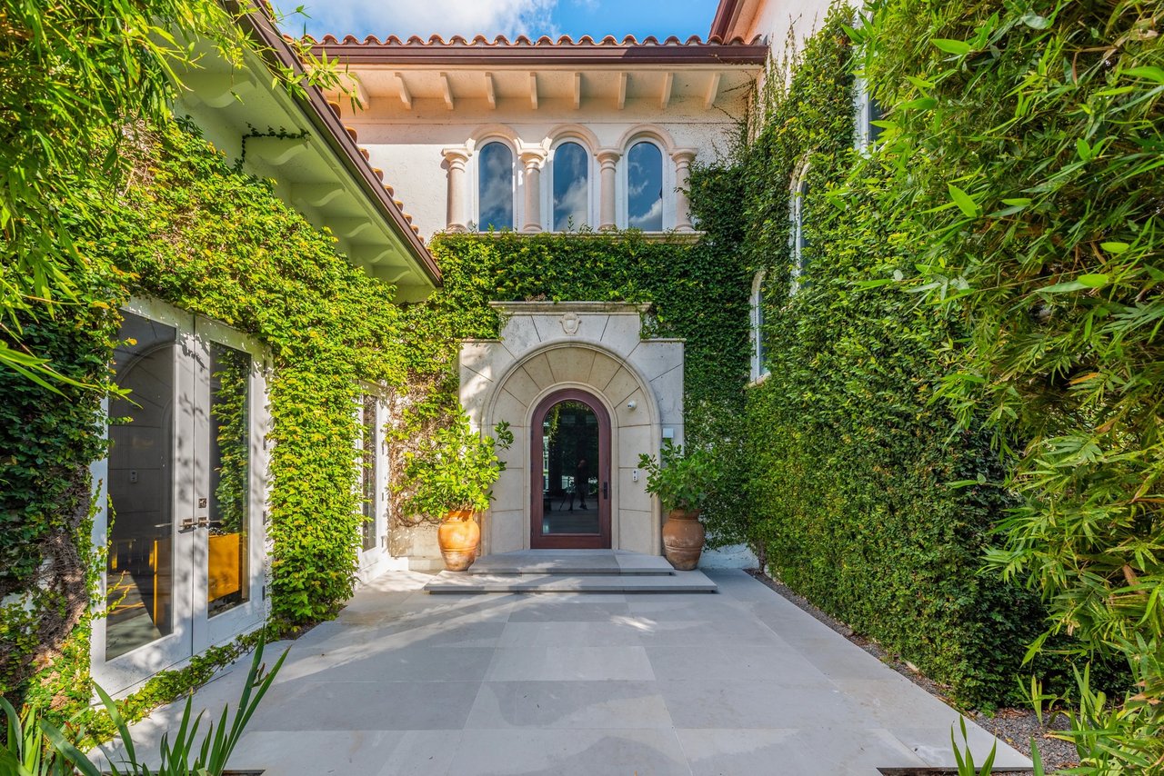 The Lake Club Leasing Guide
