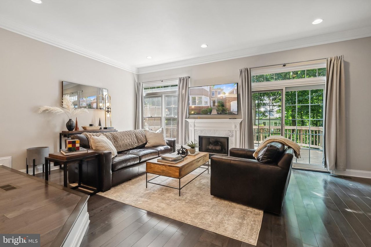1239 Woodbrook Court