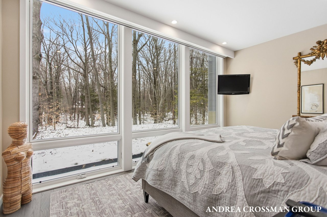 6919 Bendemeer Drive