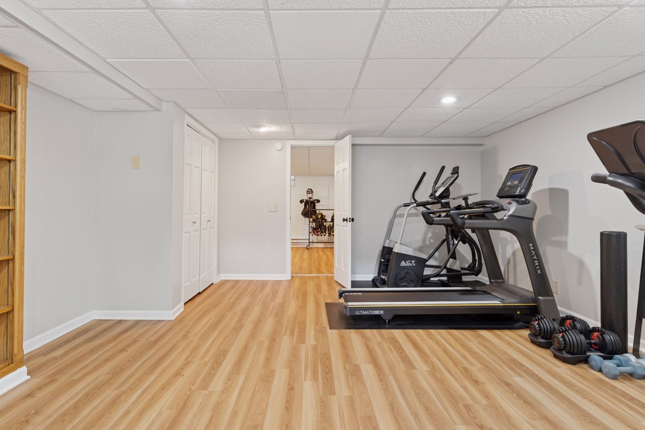 *PENDING* 4516 Vandervork Ave, Edina