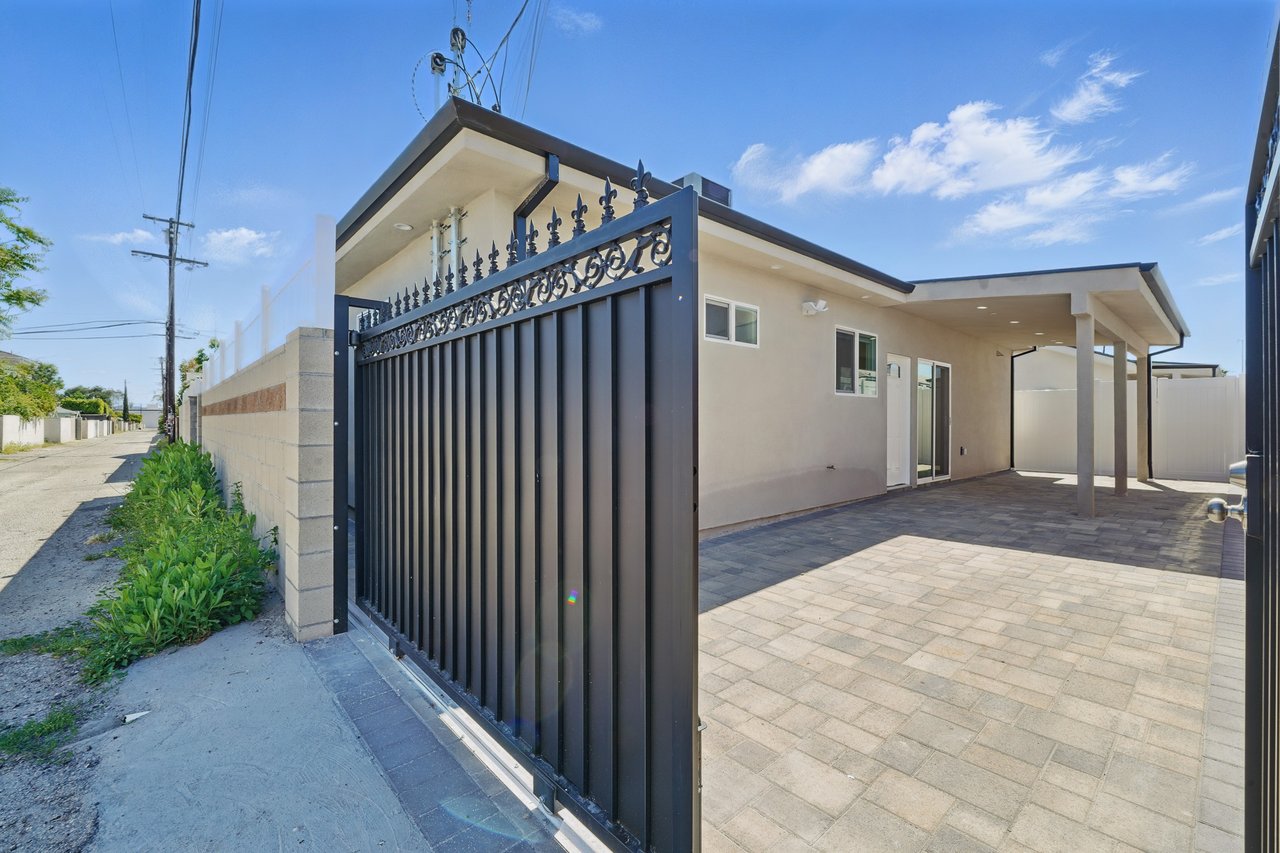 4 Units in North Hollywood