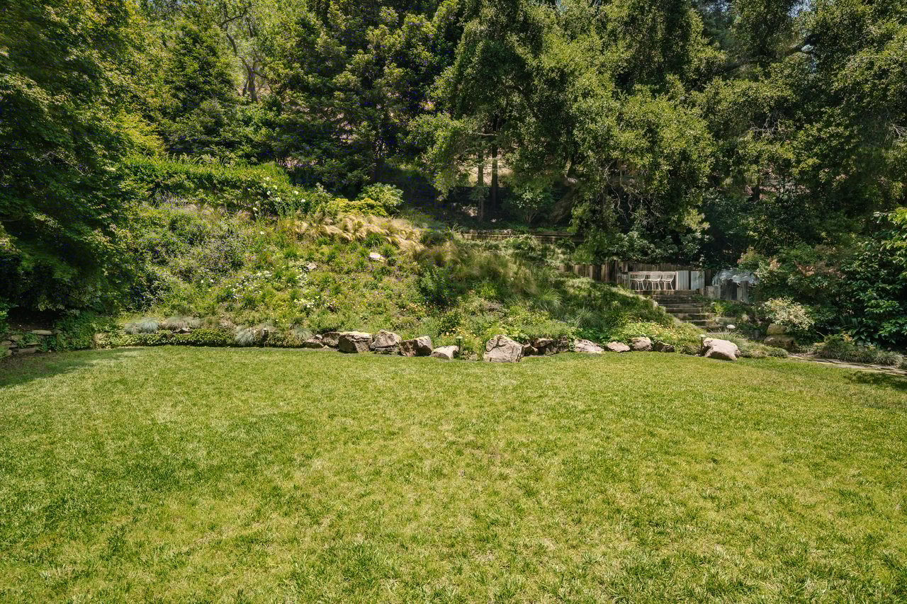 2610 Mandeville Canyon Rd