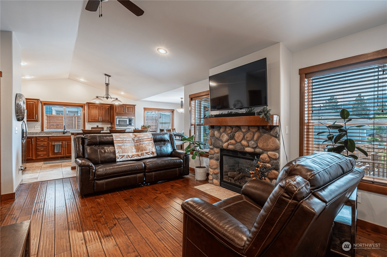 393 Ridgewood Dr