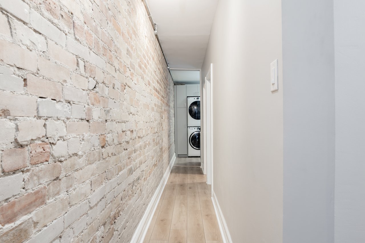 15 Indian Rd Cres #Upper