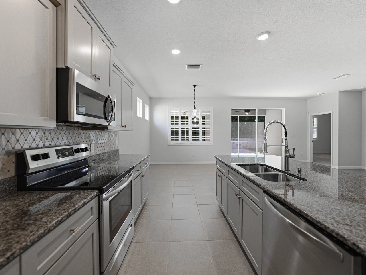 12717 EASTPOINTE DR