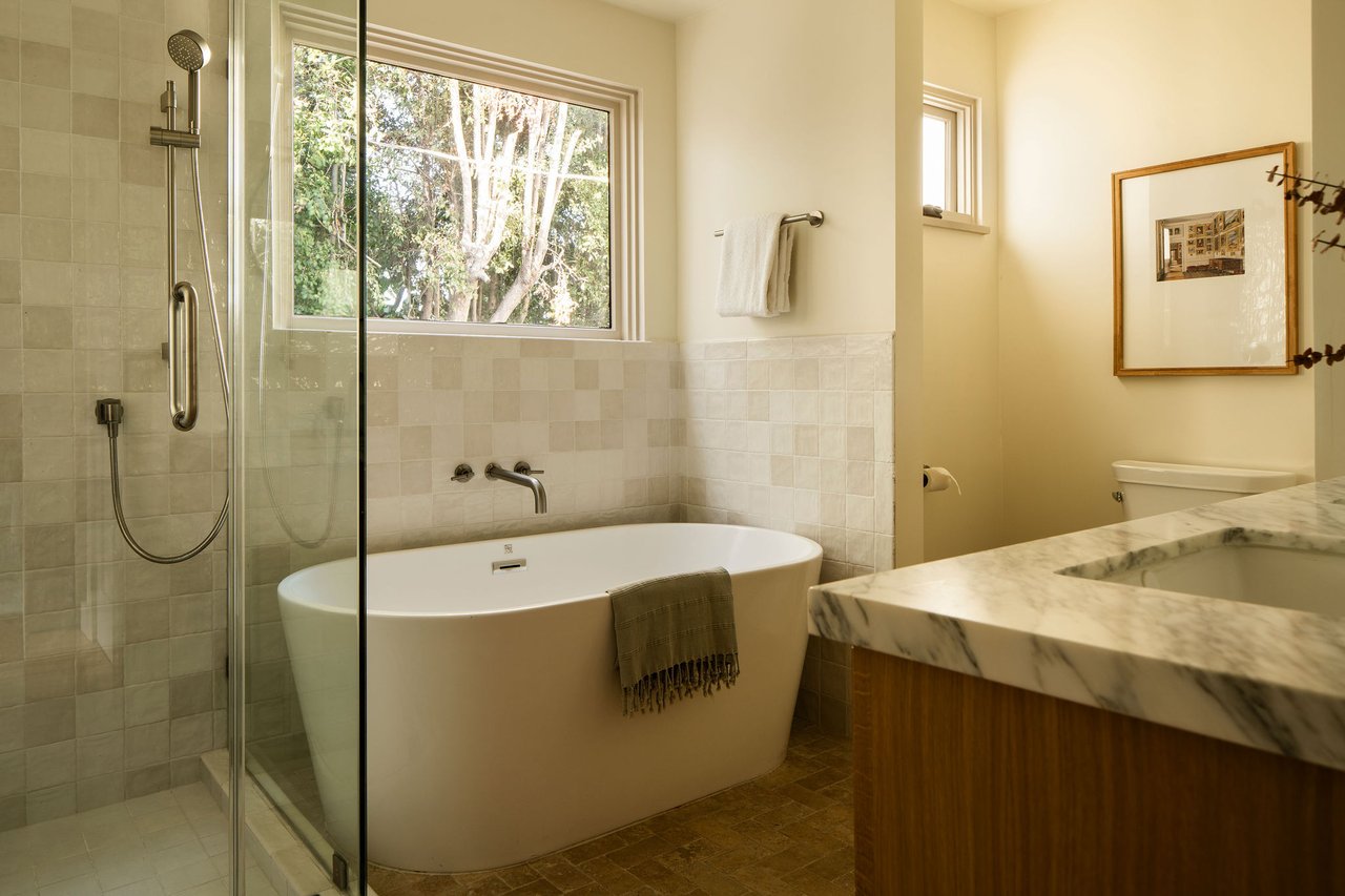 Vacant Trophy Silverlake Triplex With Reservoir Views