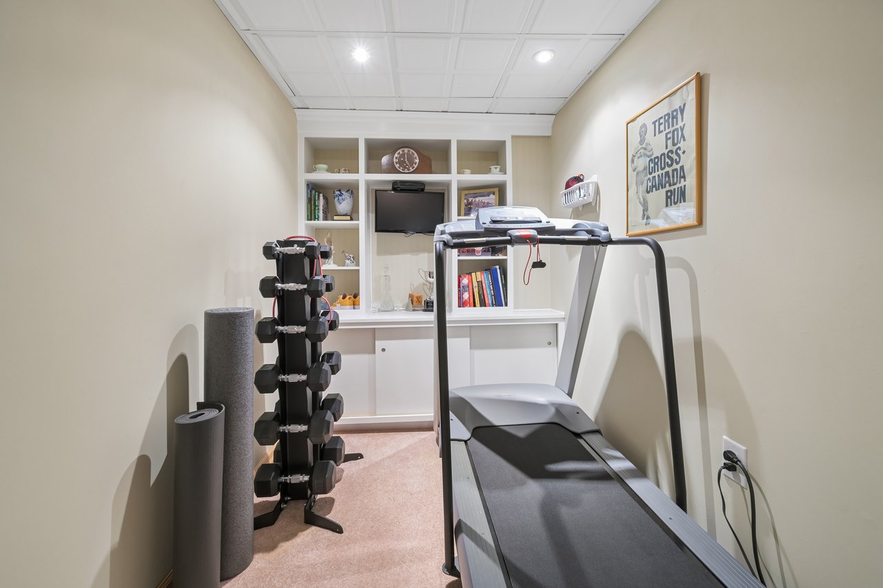 Ravine Living in Glen Abbey!