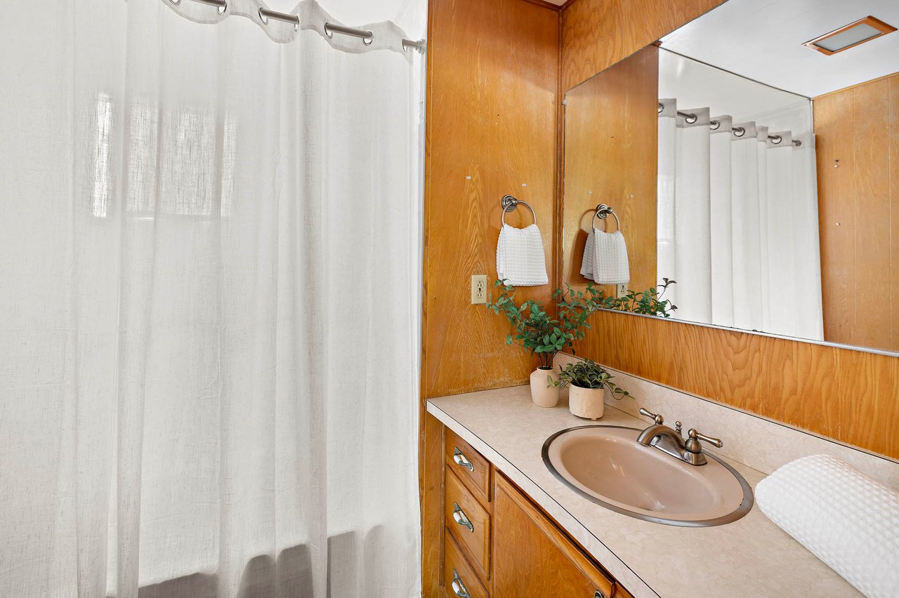 1880 N El Camino Real 38