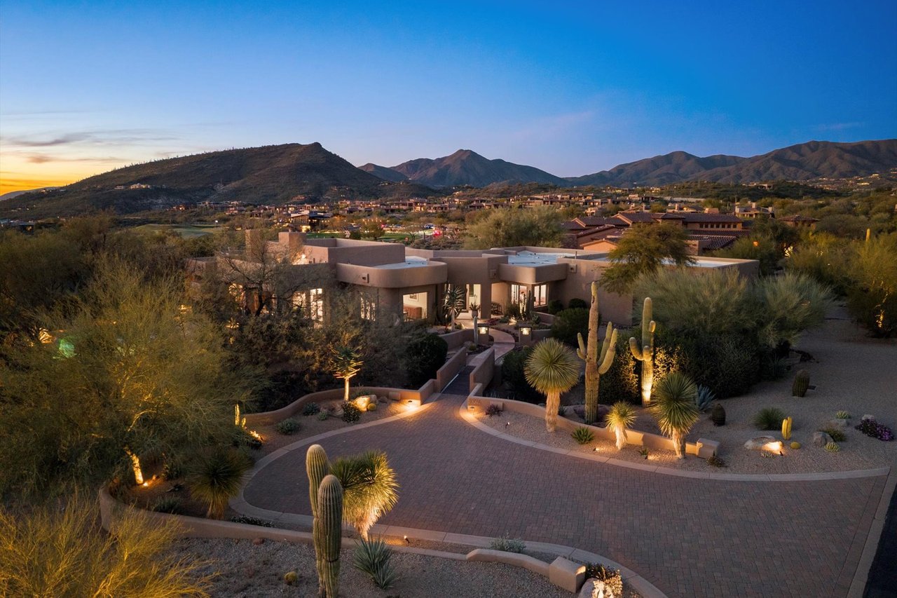 10046 E Hidden Valley Rd