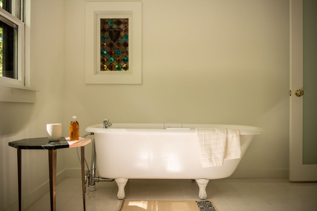 276 Chestnut Hill Road, Woodstock