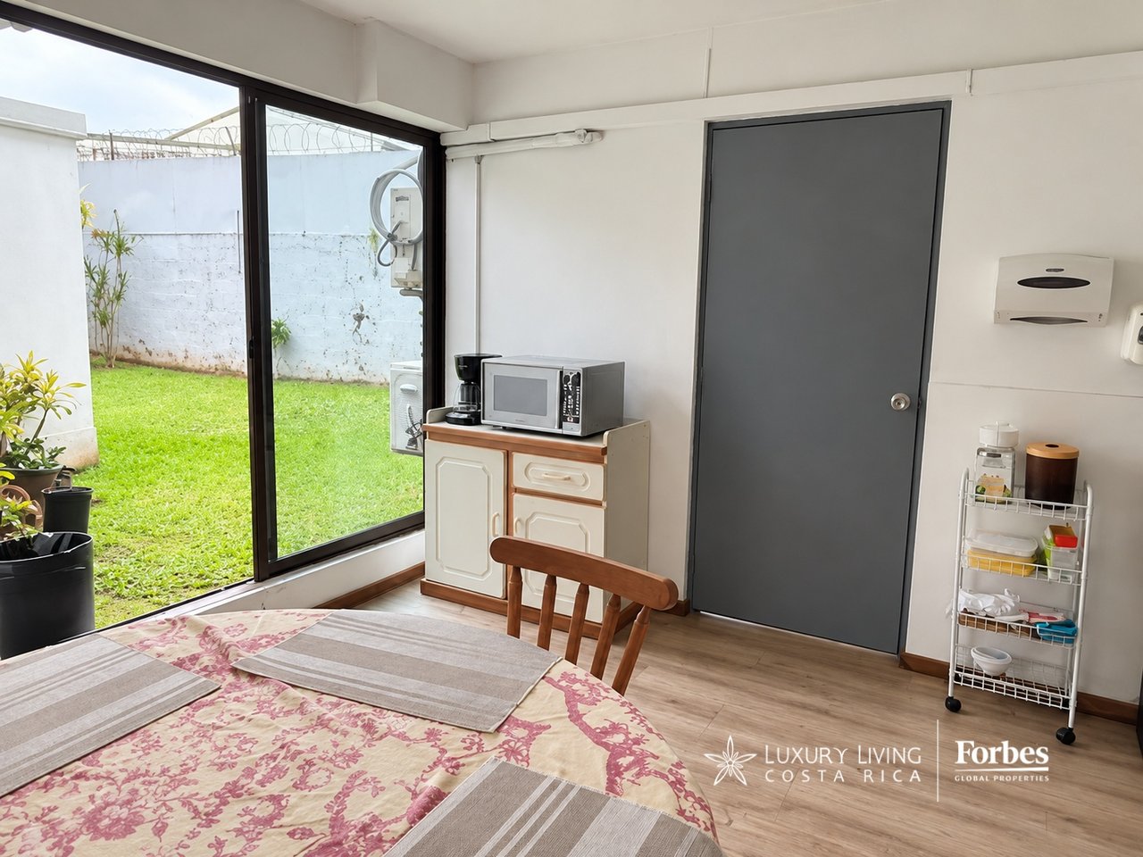 21574 - Sale of a building with an excellent location in Barrio Dent