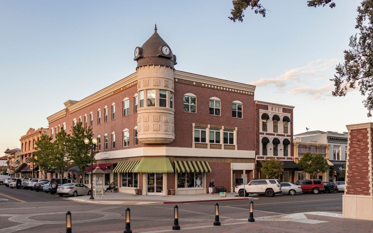 Elegant Evening Downtown Paso Robles: Kick Off the Holiday Season