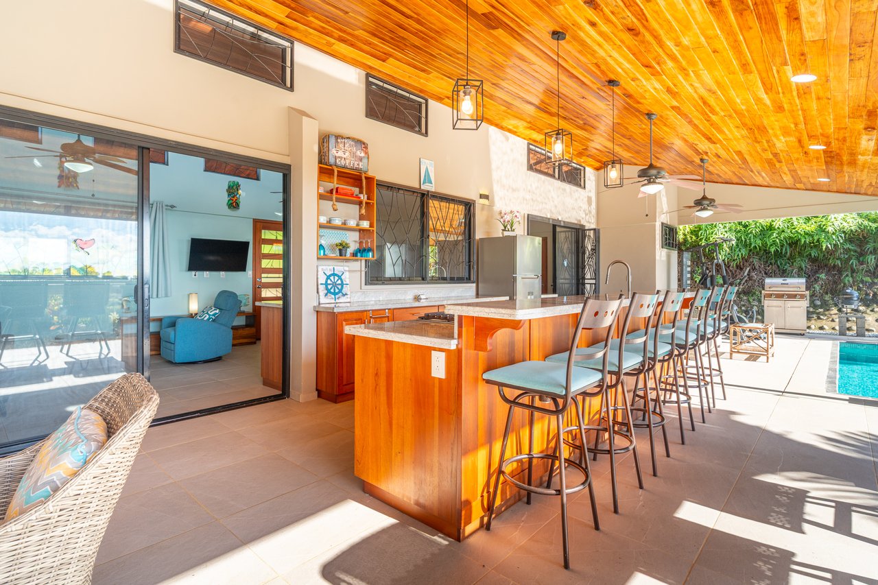 Casa Sea Breeze- Spectacular Ocean-View Home and Guest Villa in Prime Ojochal Location