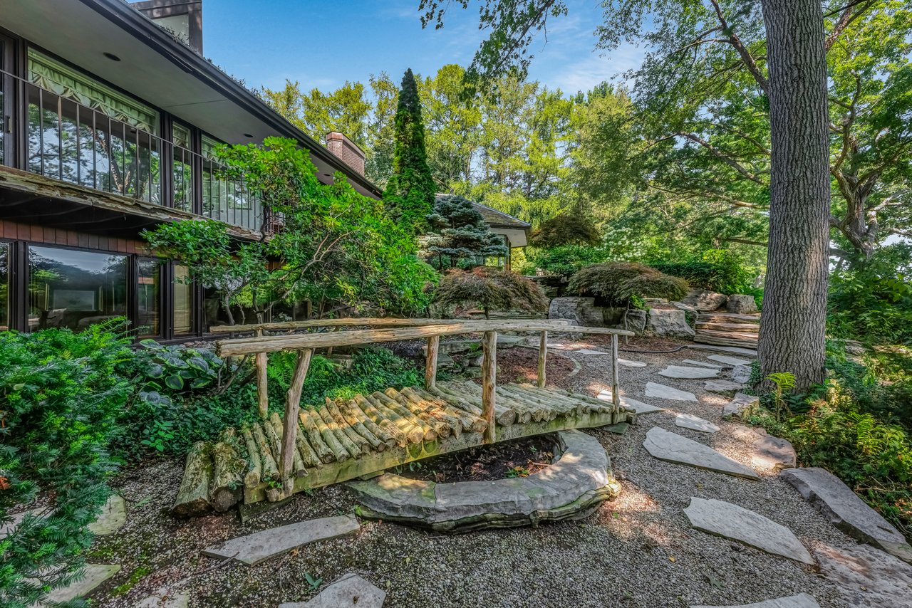 1000 Mississauga Heights Dr