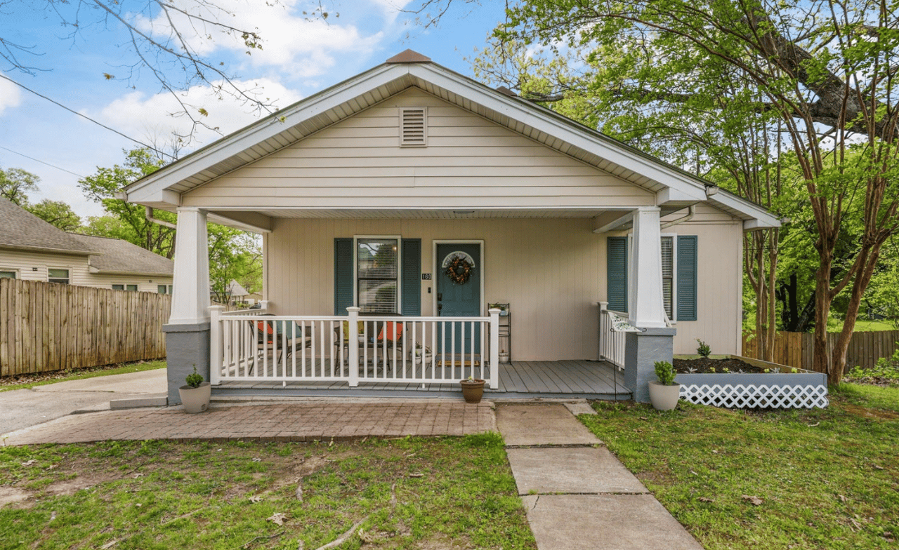 160 W Moody Avenue