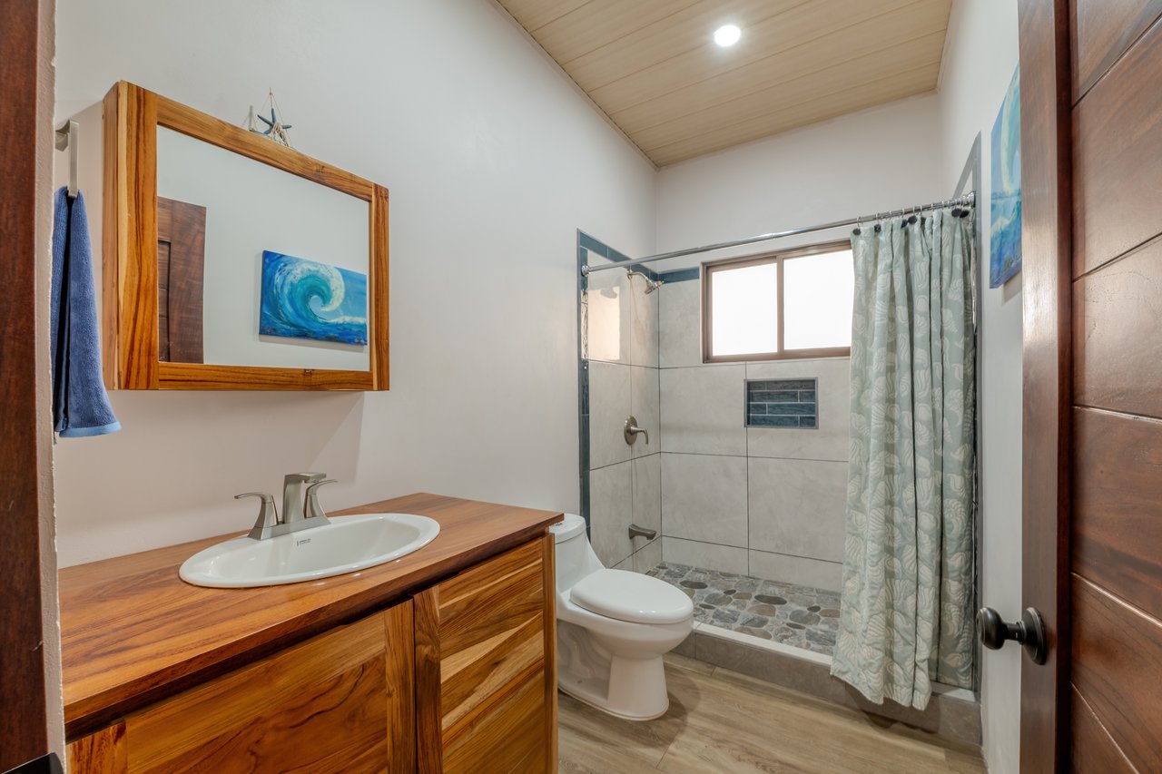 Vista de la Montaña House - Beautiful residence in the desirable Finca Los Alfaro - Quepos