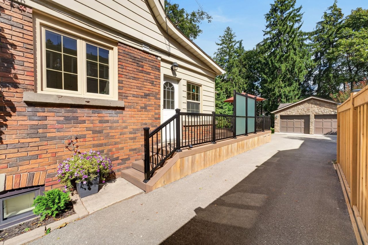 33 Ben Machree Dr