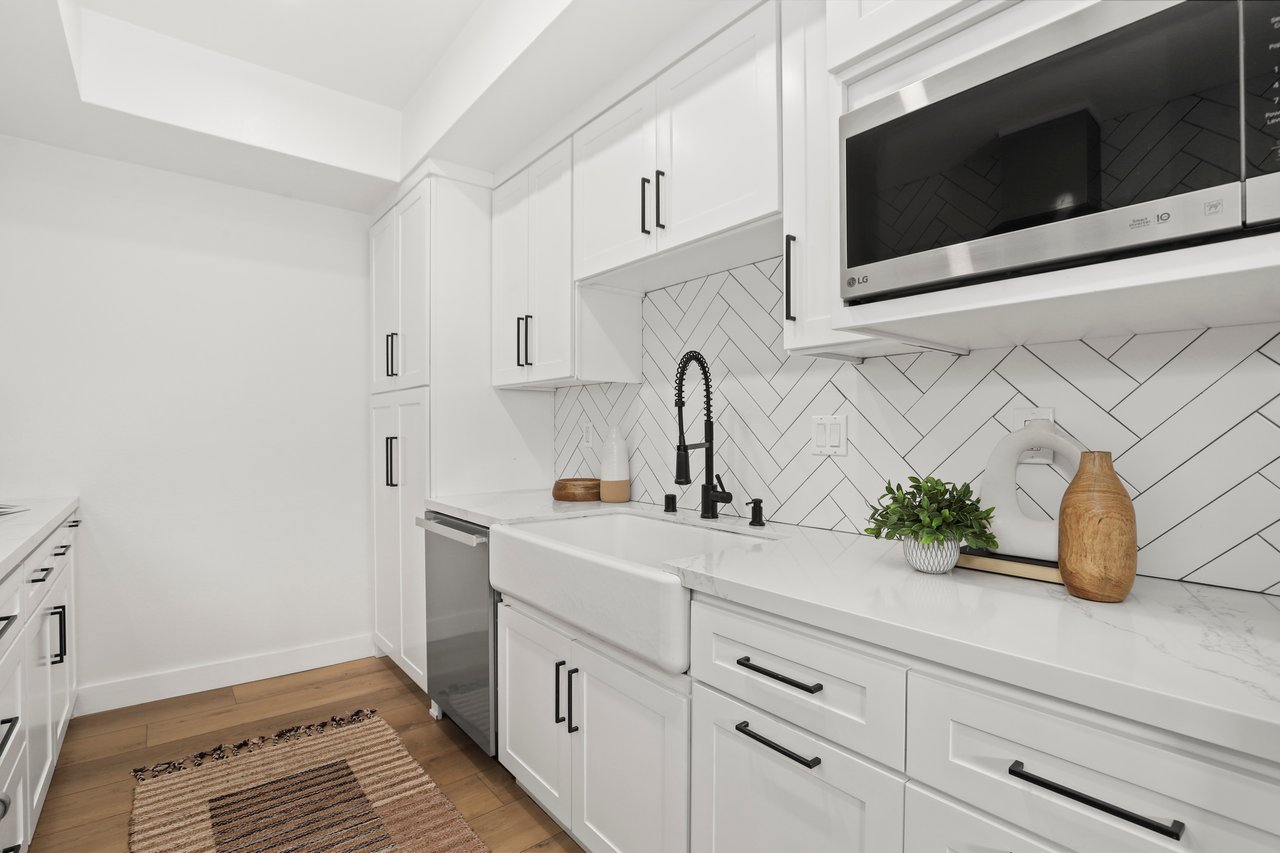 1049 16th Street, Unit 5