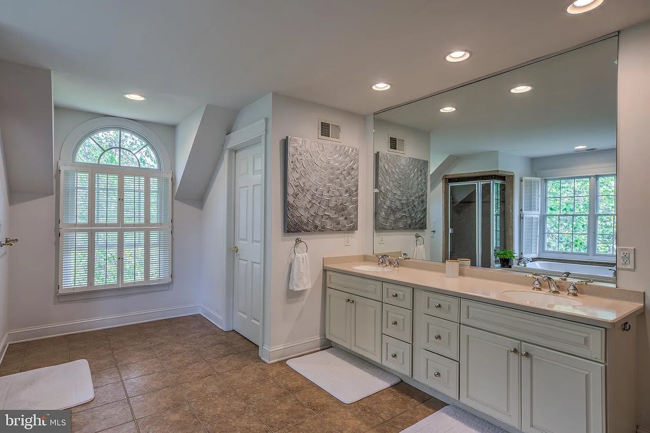 6 Rustic Dr