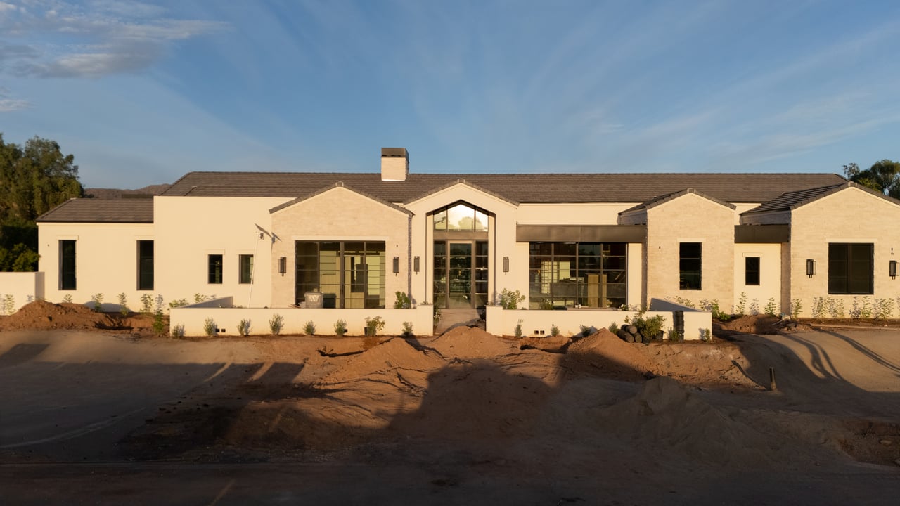 5636 E Caballo Dr