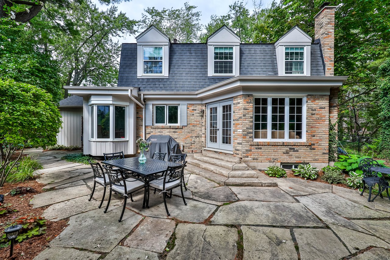 206 Rossmore Boulevard, Burlington