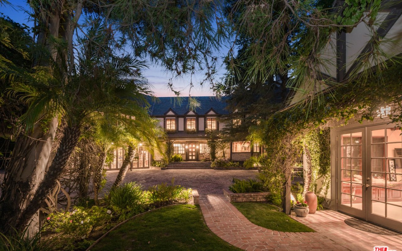 2781 Benedict Canyon Dr
