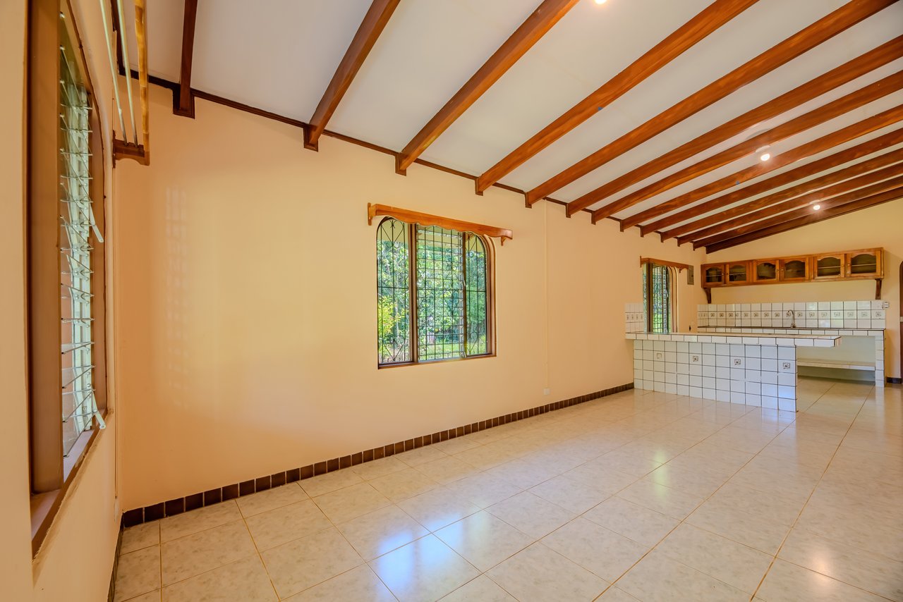 Vista Serena, beautiful House surrounded by nature in Villa Nueva de Quepos