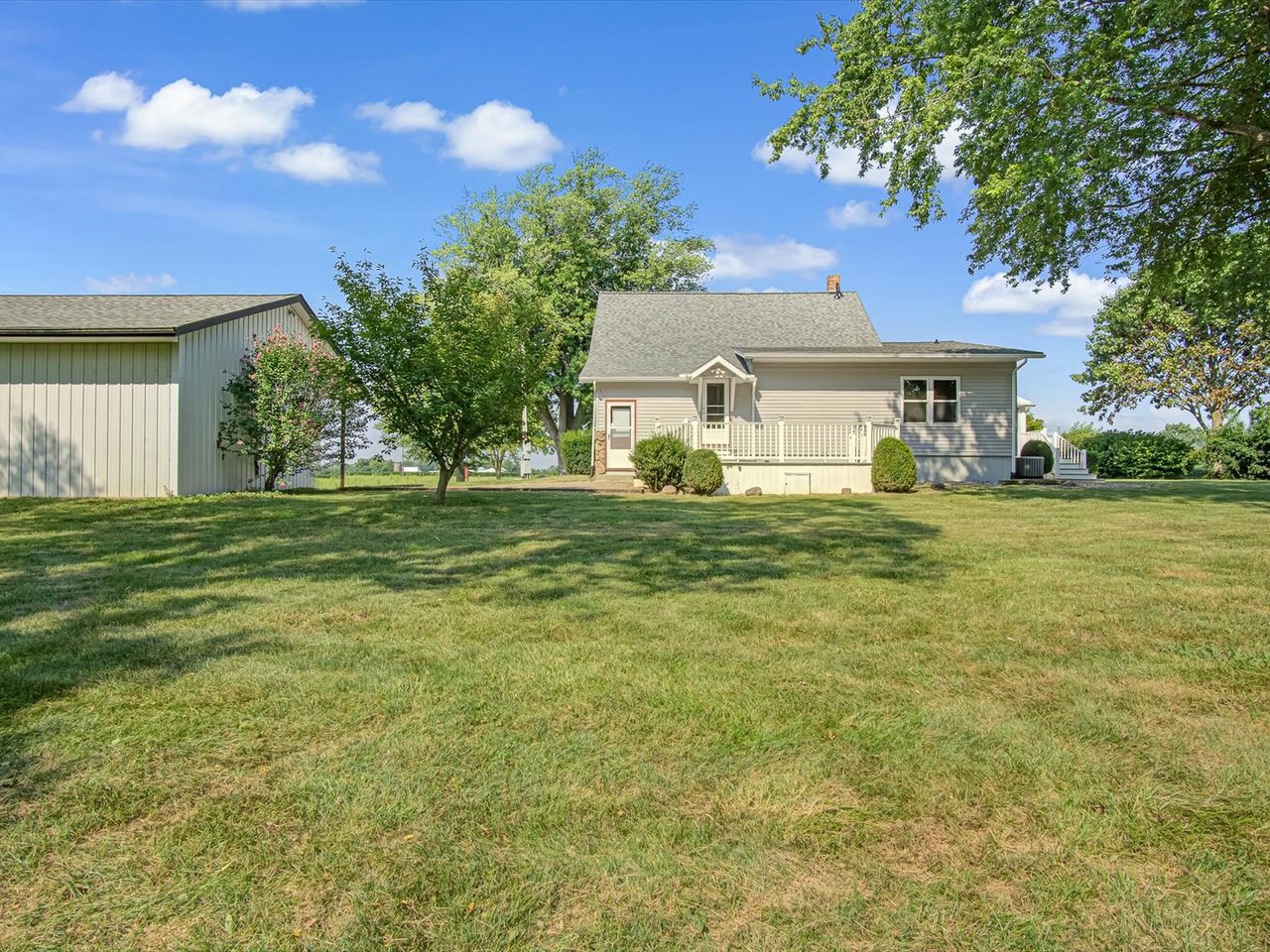 Spacious Country Home on Nearly 10 Acres – 2622 Kaiser Road 
