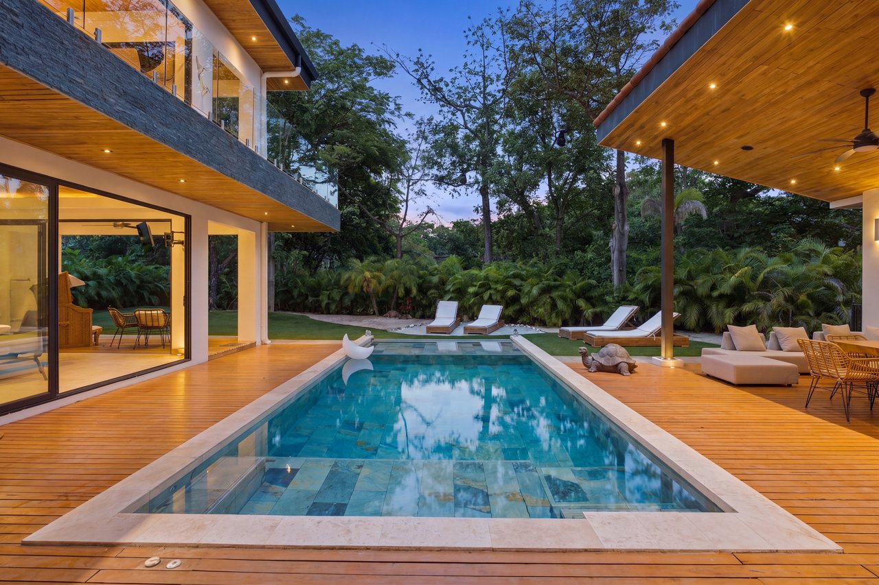 Casa La Ola Perfecta | Luxury 5-Bedroom Home with Pool Near the Beach in Hacienda Pinilla