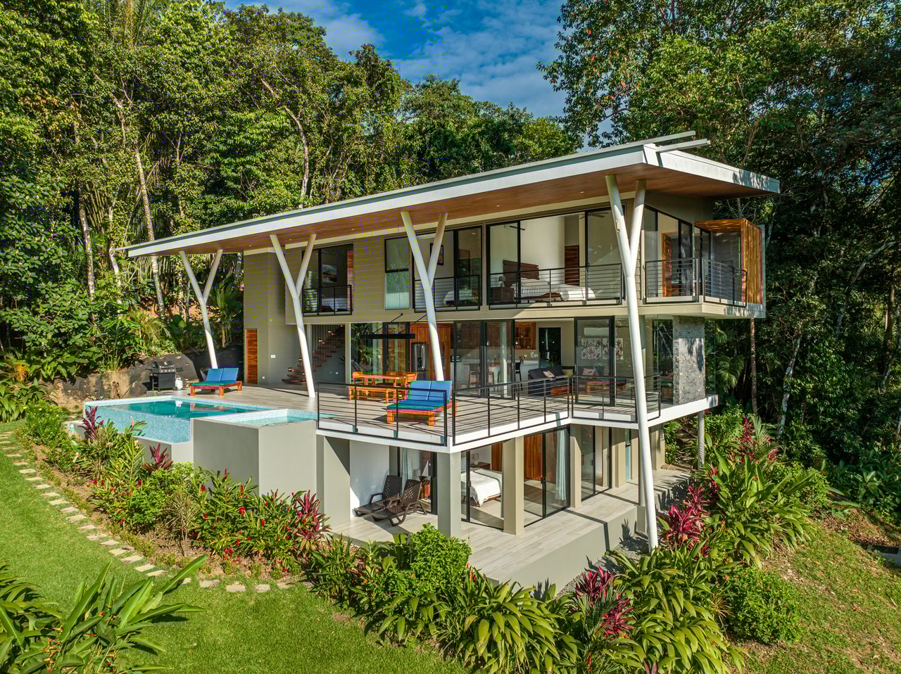 4 Bedroom Jungle Paradise with Ocean Views