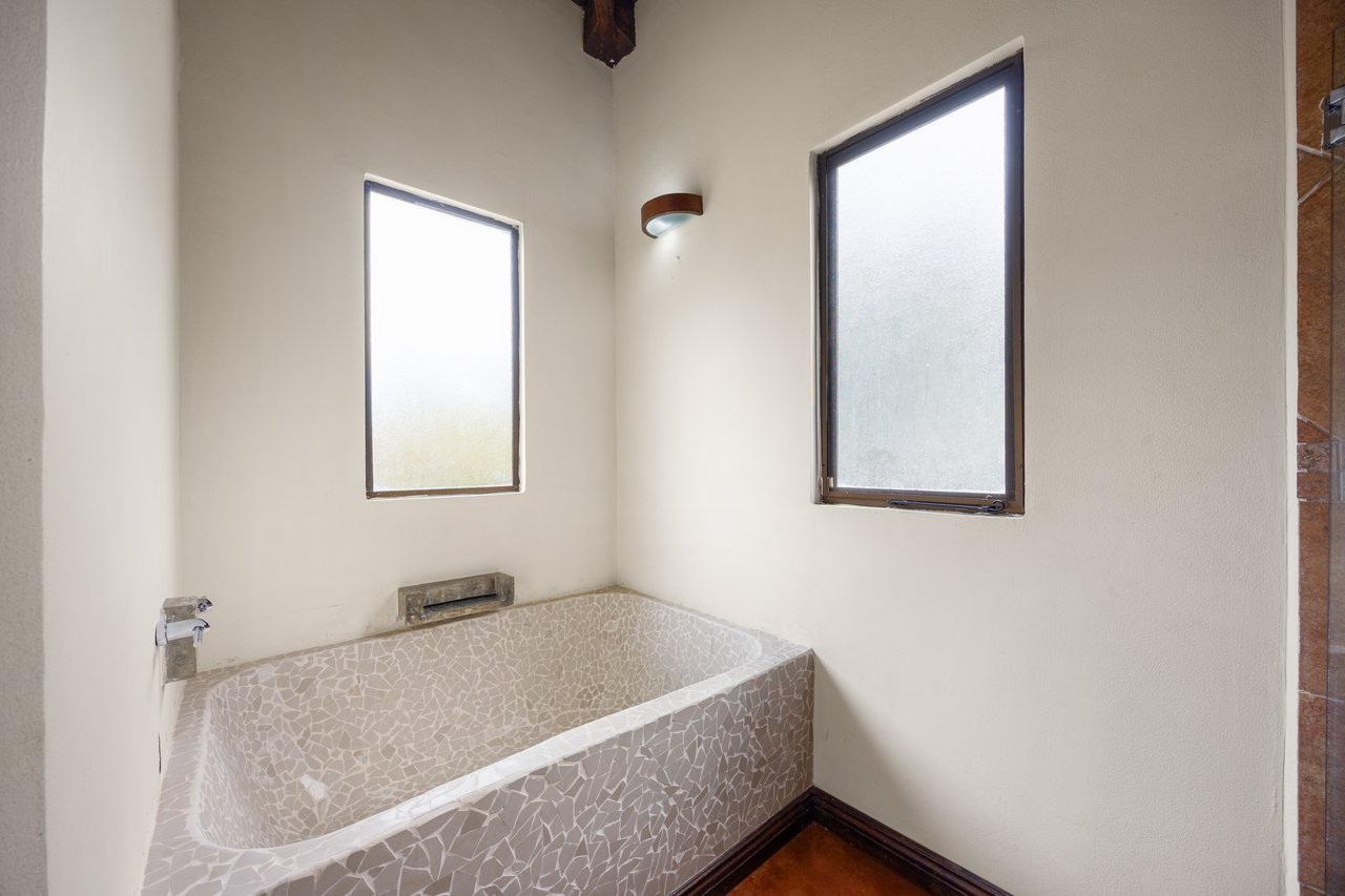 Casa de Vida, Altos de Flamingo | Mediterranean-Style Villa with Pool & Guest House Near Playa Flamingo