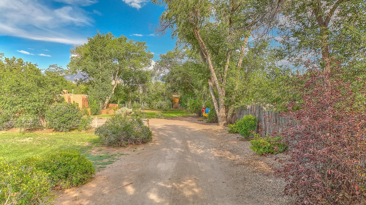 5910 Corrales Rd