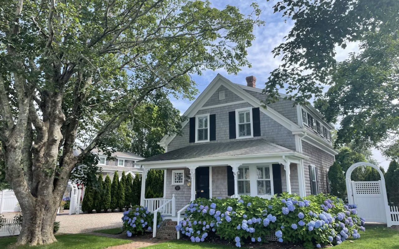 Exploring High-End Homes in Mashpee, MA