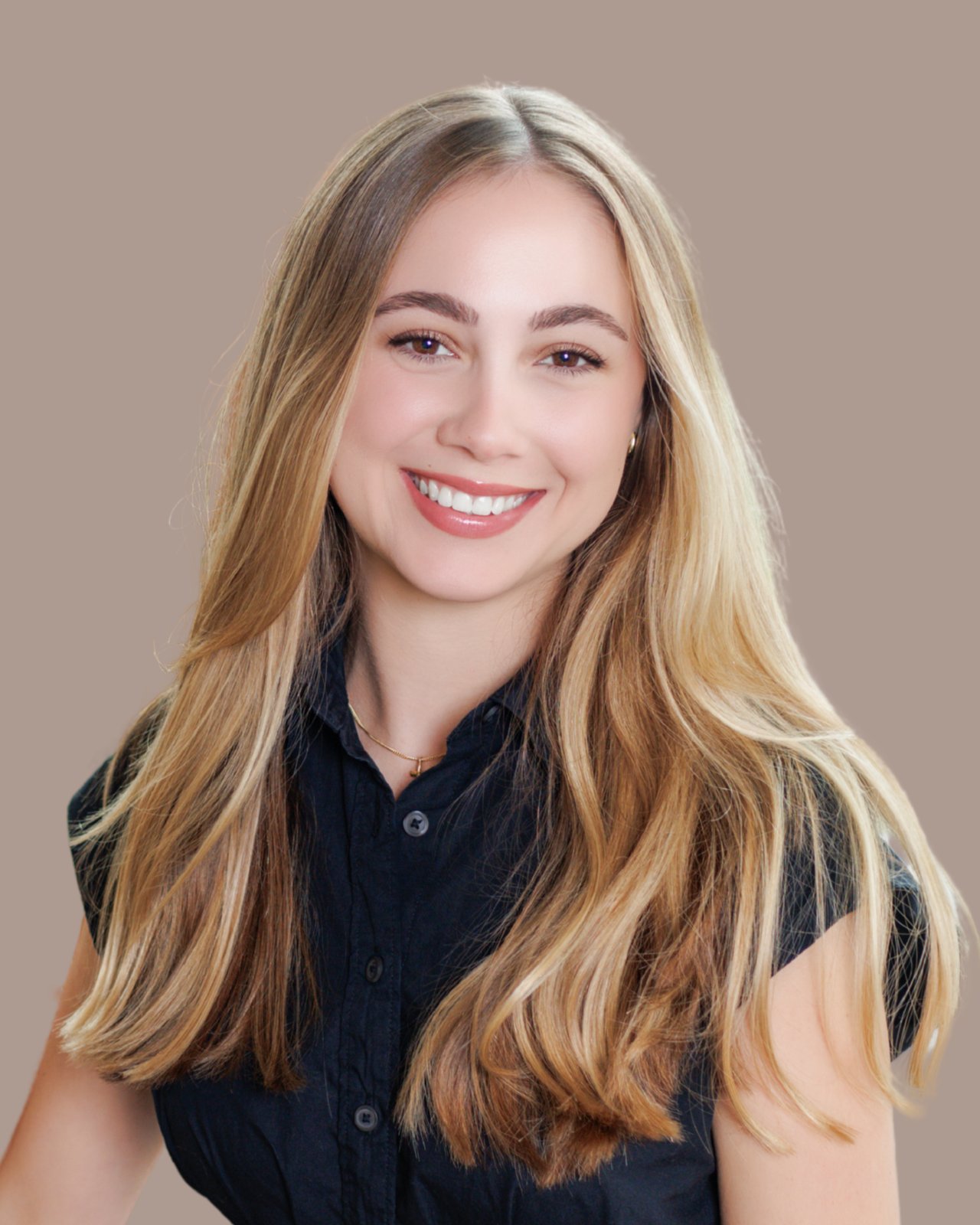Photo of Brianna Pope, the marketing coordinator for the Lisa little team.