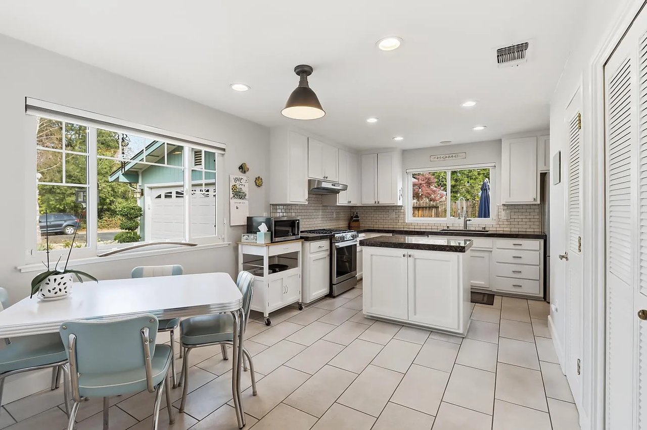 3216 Oyster Bay Avenue