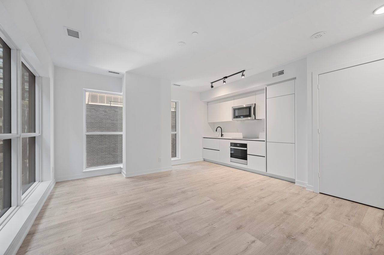 327 King Street W 603