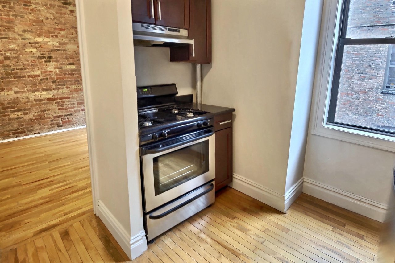 345 East 12th Street Unit: 25