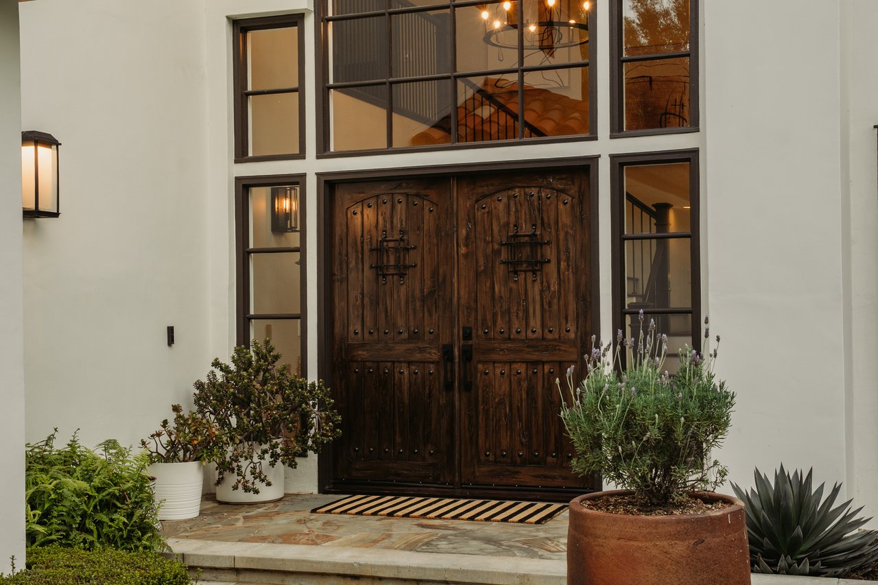 1805 Holly Tree Lane