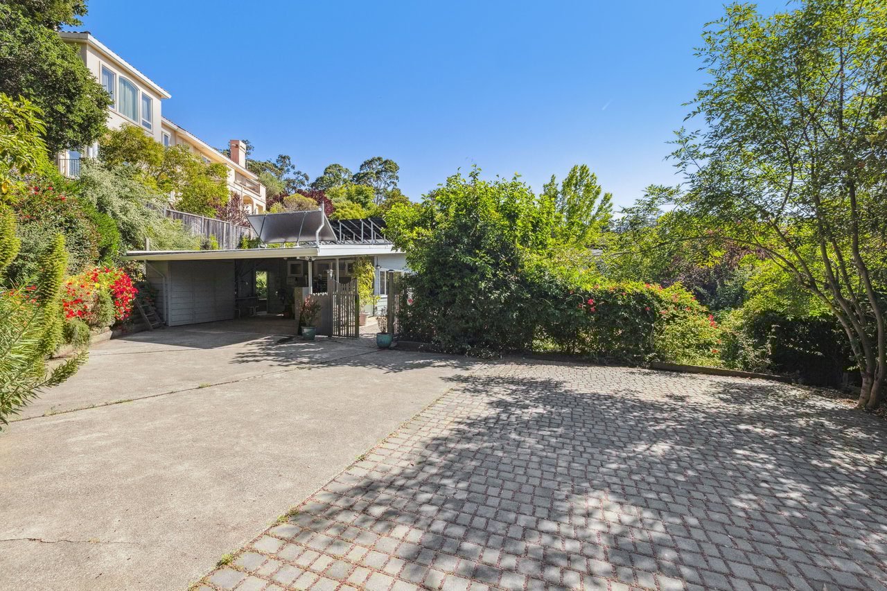 35 Saint Francis Ln