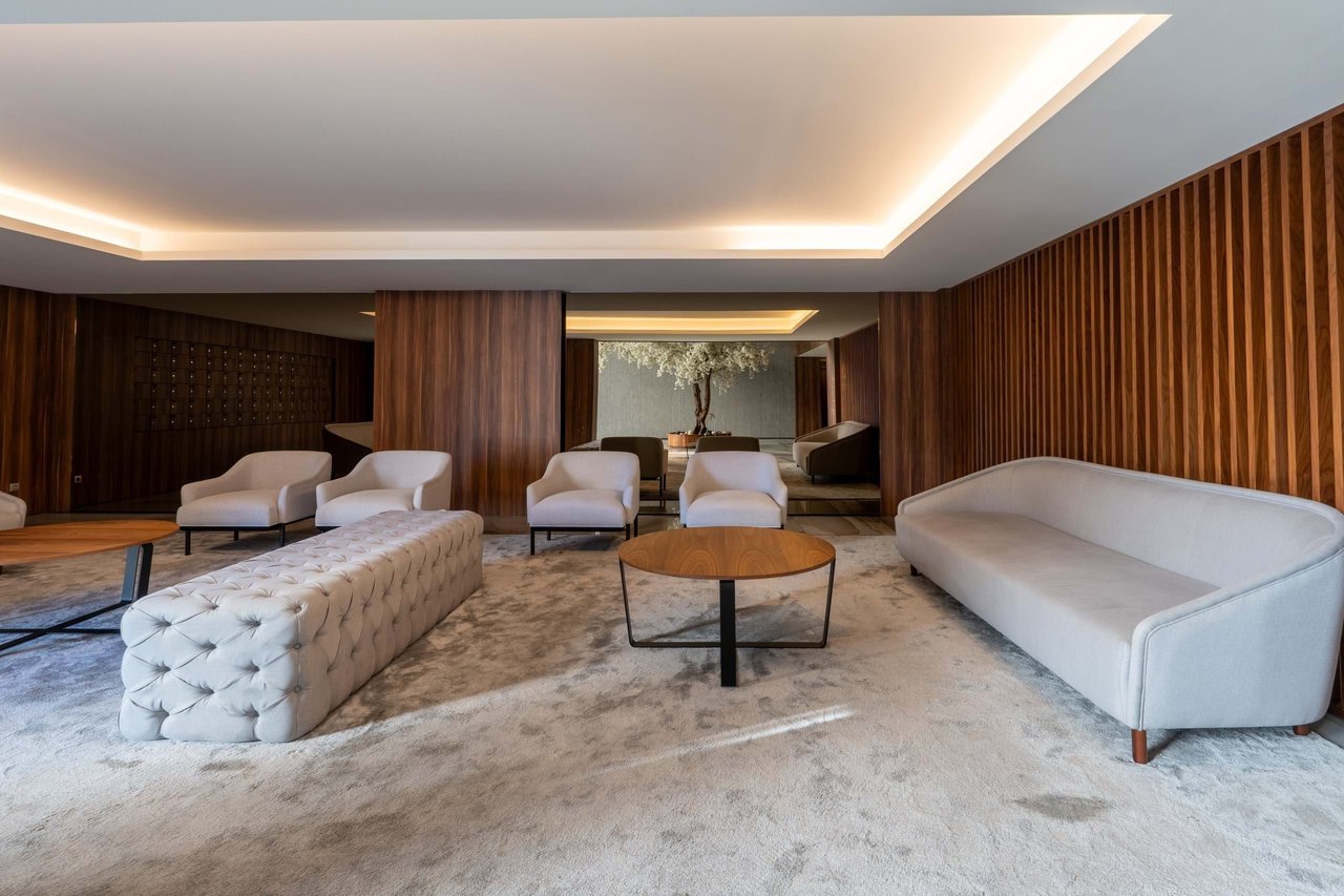 Modern Two-Bedroom Duplex Apartment in Porto