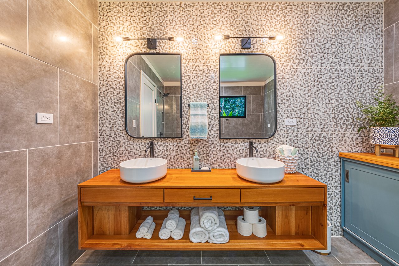 Contemporary Mountain View Villa – 5 Minutes to Playa Dominical