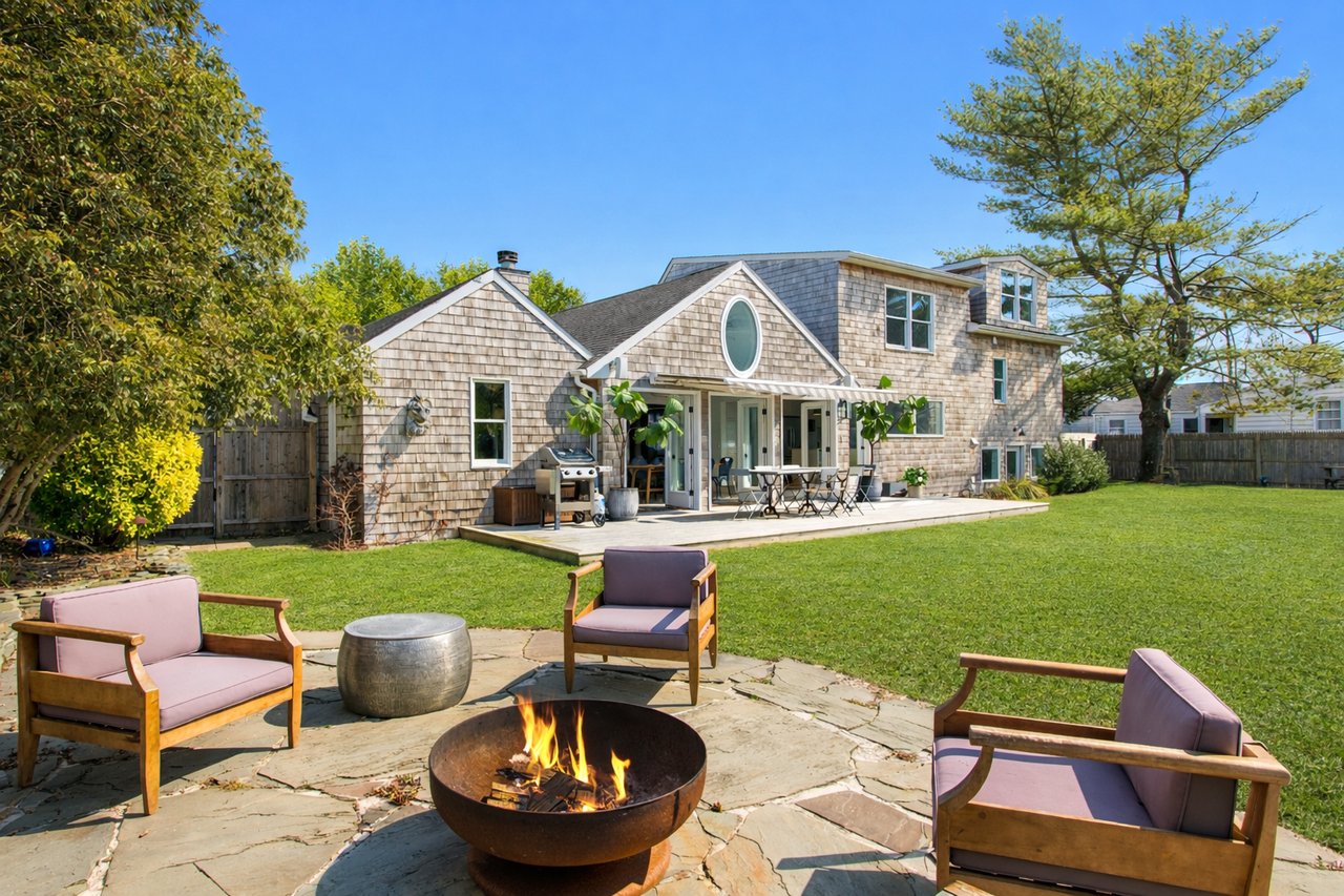 CONVENIENT LOCATION, CLOSE TO ALL