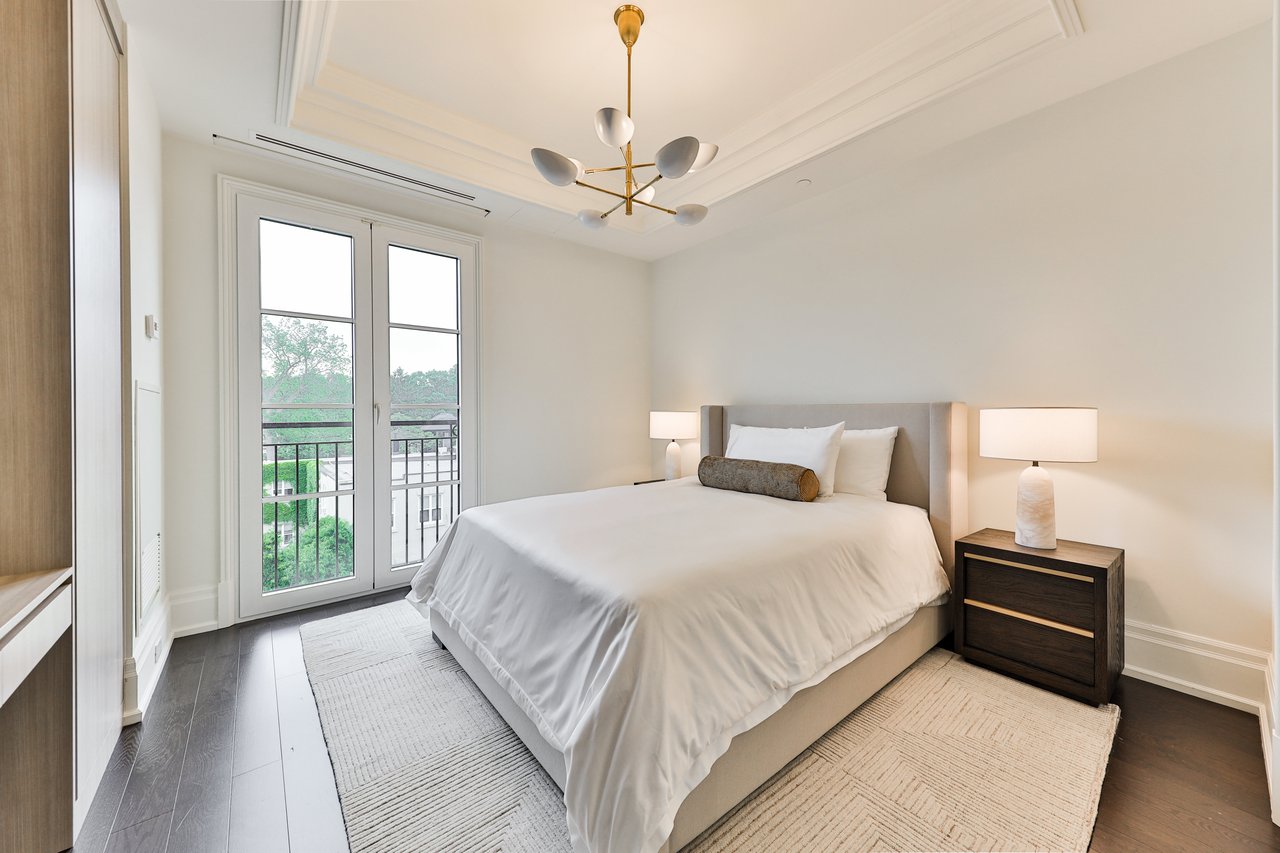 307-300 Randall Street, Oakville