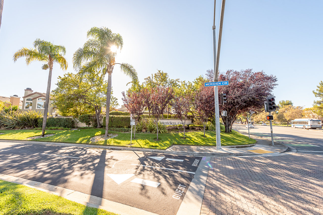 Sought after gated community! 4/5 Bed, 1bed/bath down. 