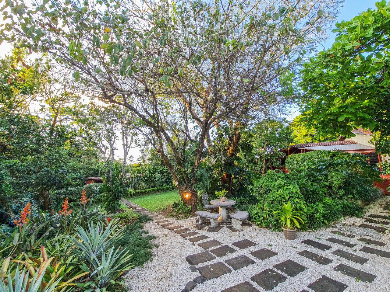 Fully Furnished Luxury Home