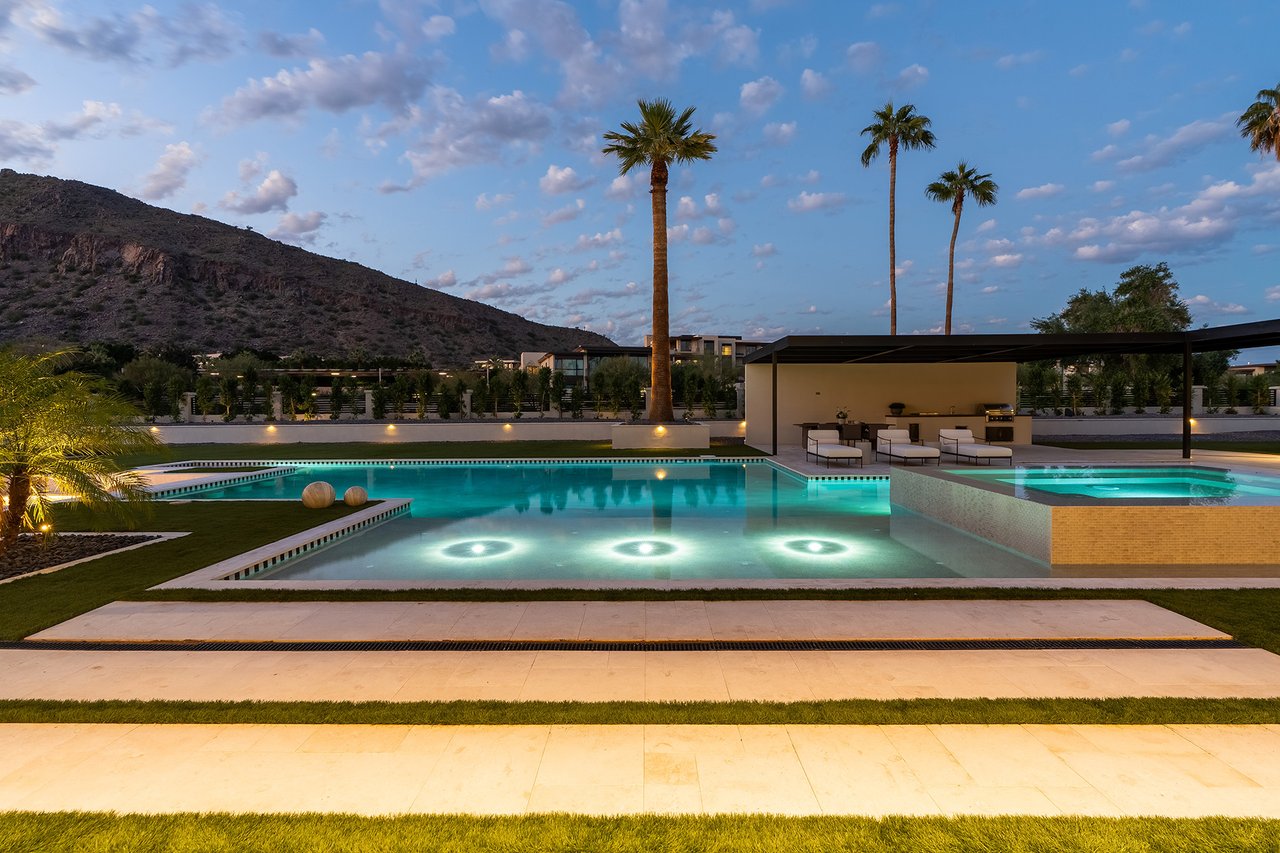 6230 E HILLCREST Boulevard