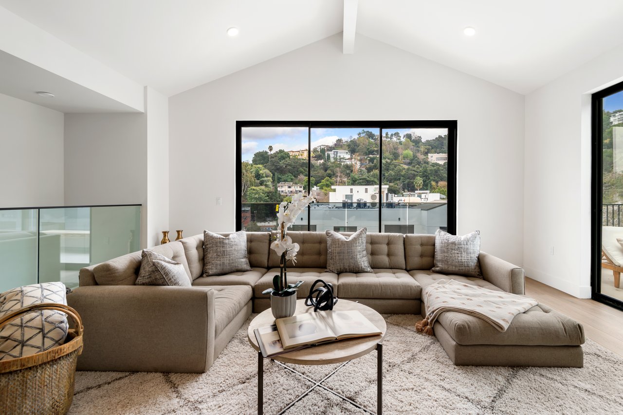 Aurelia Terrace, Regal Pl, 90068
