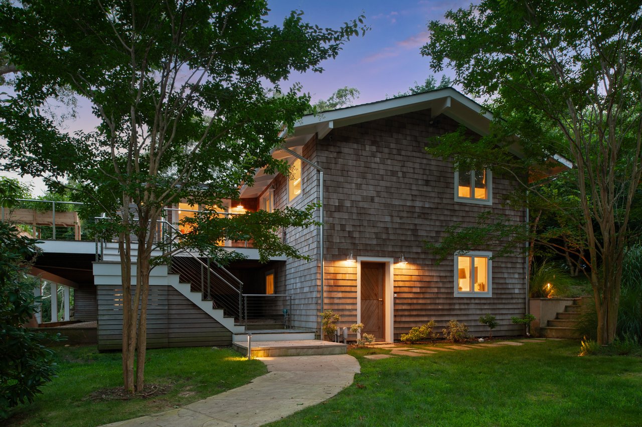 30 Springwood Way, East Hampton